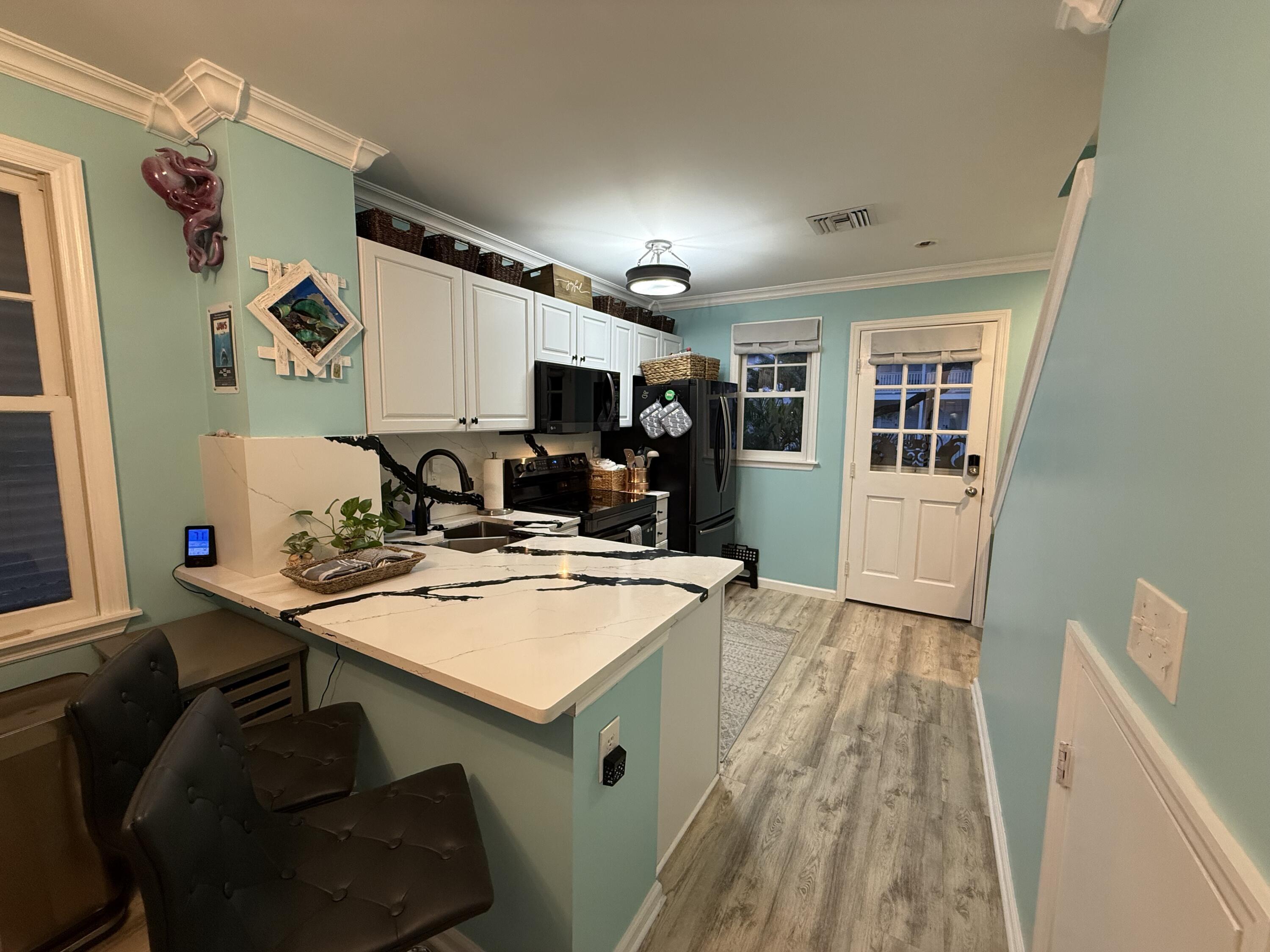 Image 3: Kitchen