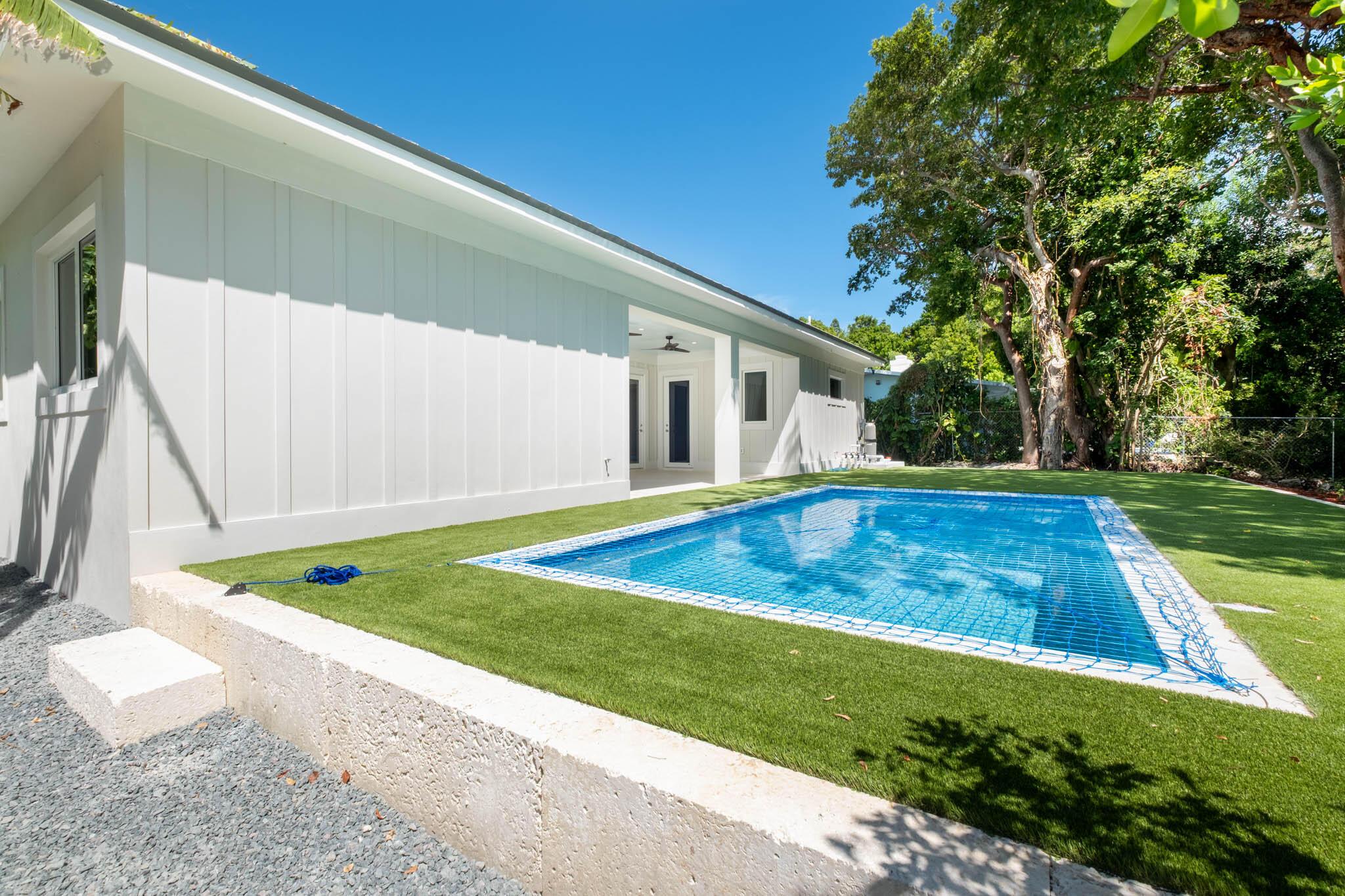 Image 3: Pool & Turf