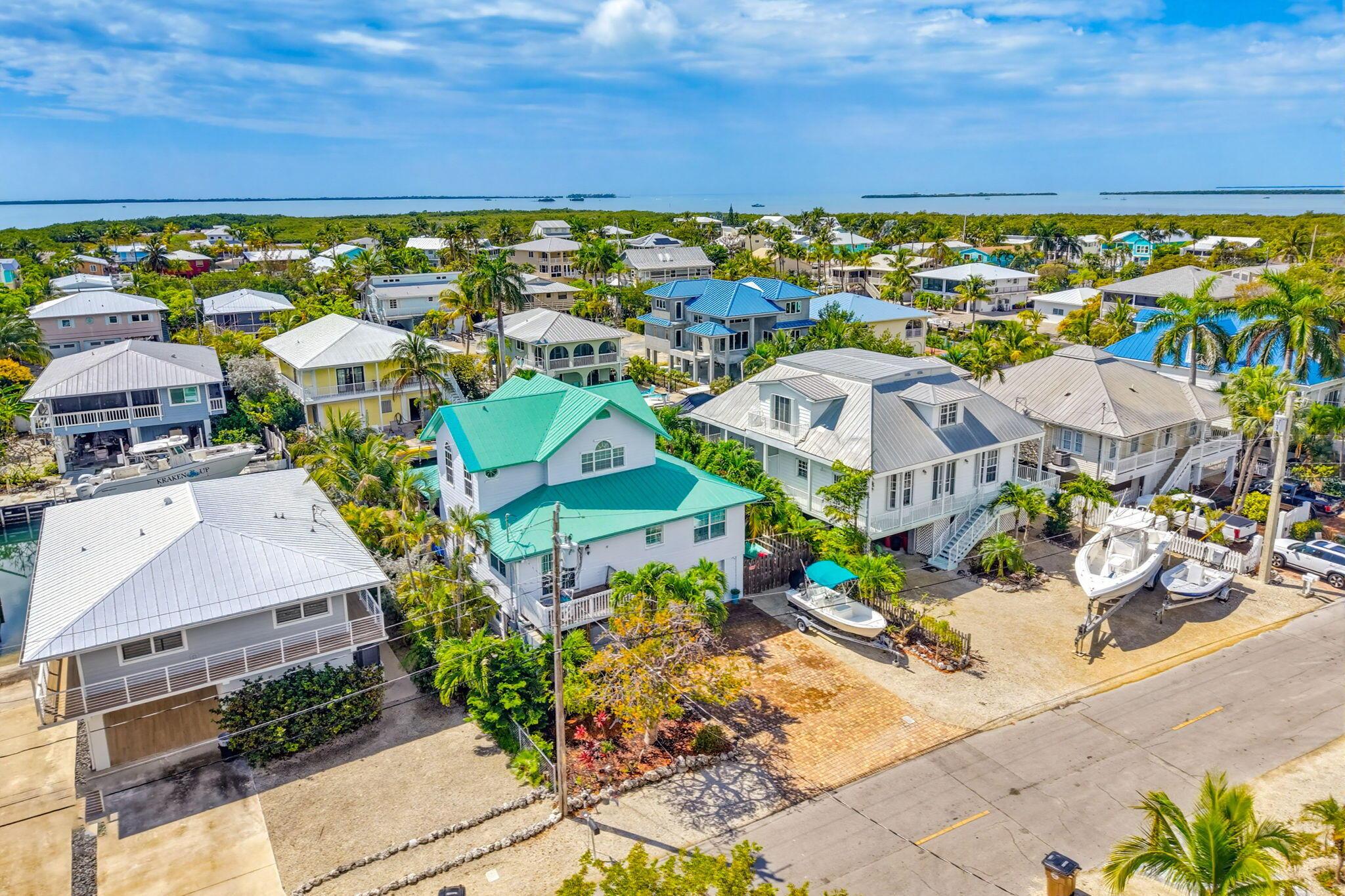 Image 3: 4-web-or-mls-28560 Doubloon Rd 004