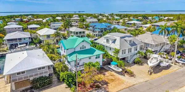 Image 3: 4-web-or-mls-28560 Doubloon Rd 004
