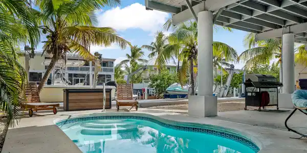 Image 3: Saltwater pool