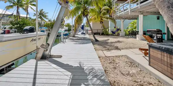 Image 4: Composite dock with 14K & 6K lifts