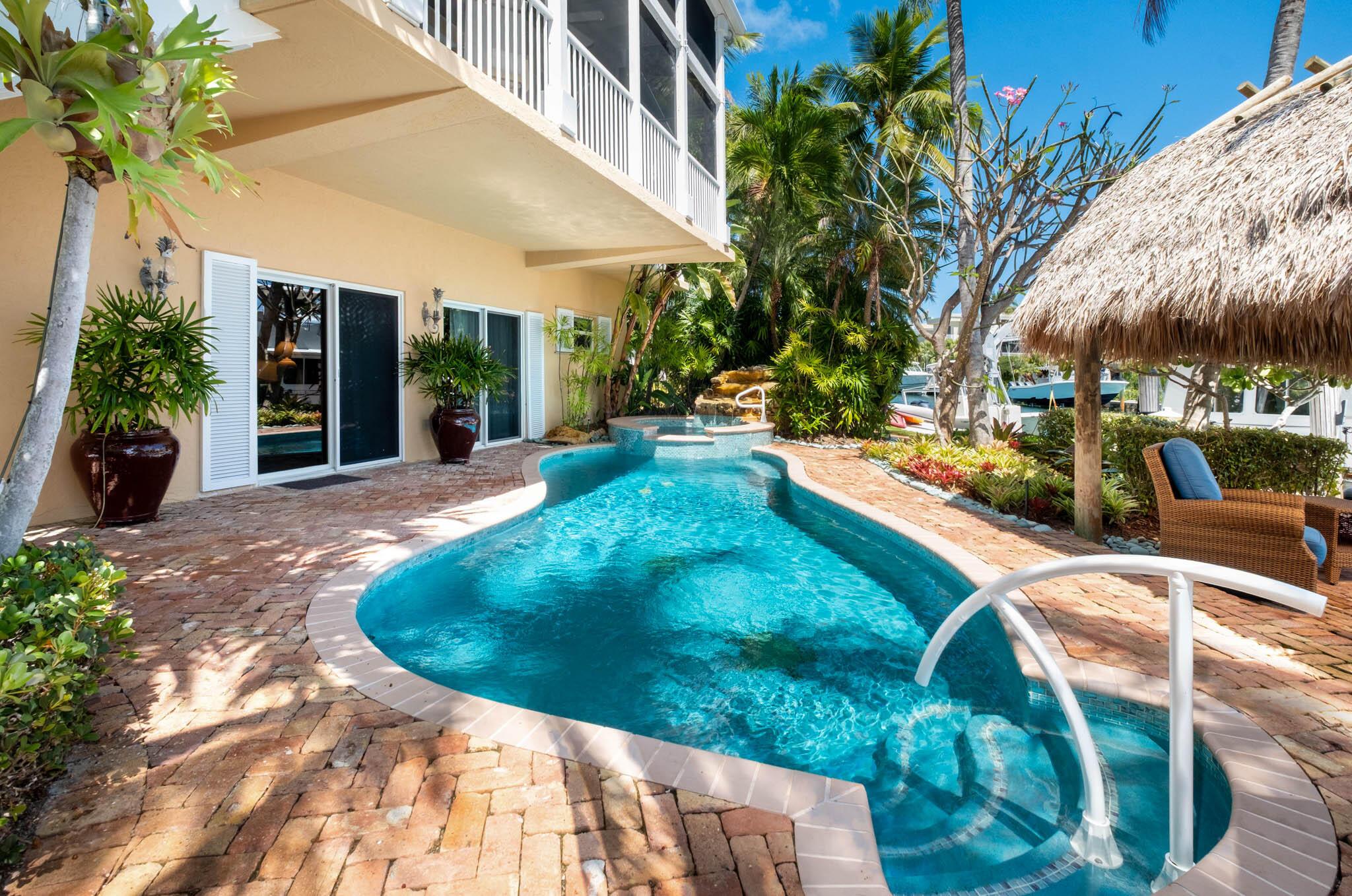 Image 3: Enjoy your private resort