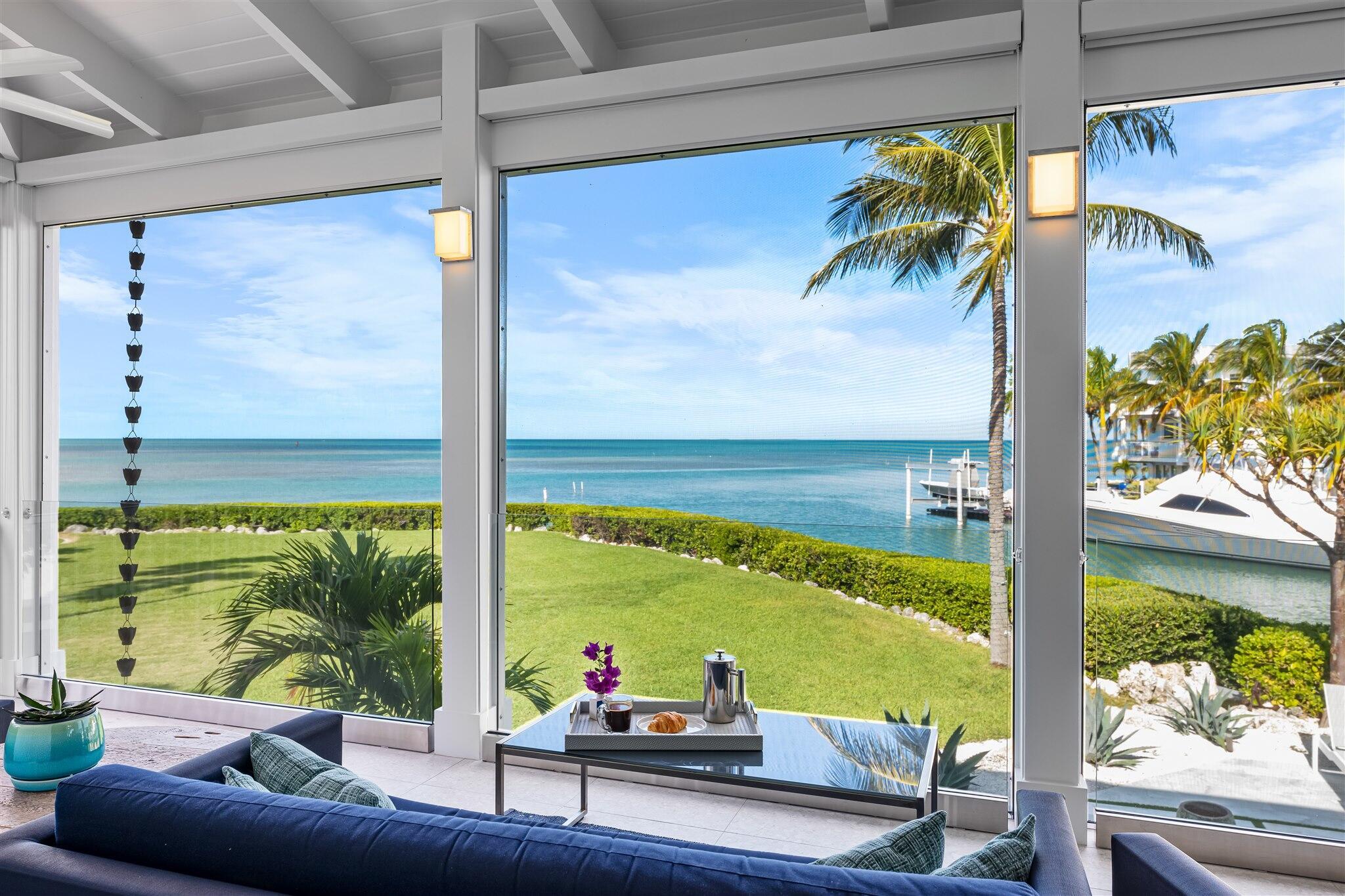 Image 3: Bayview Hideaway