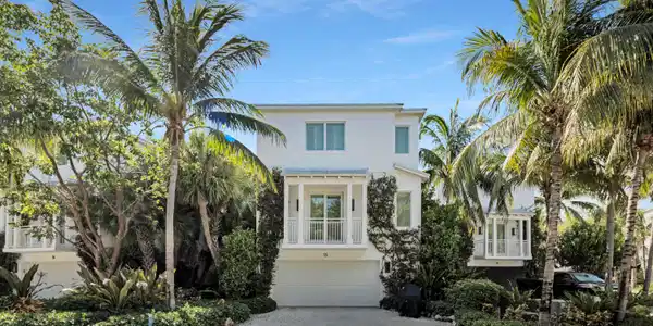 Image 4: Residence Front Entry