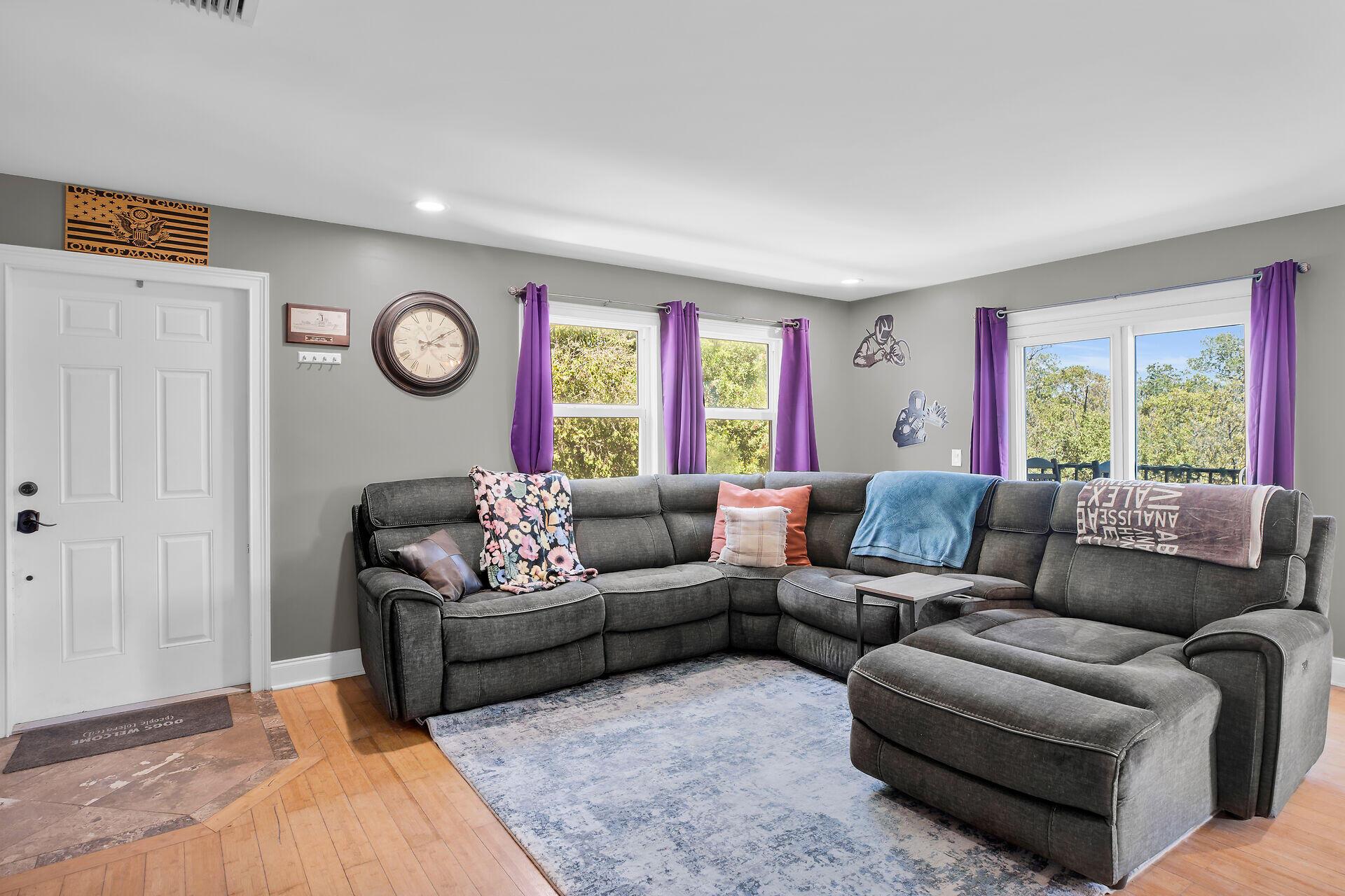 Image 3: Open Living Area