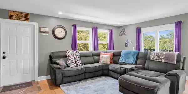 Image 3: Open Living Area