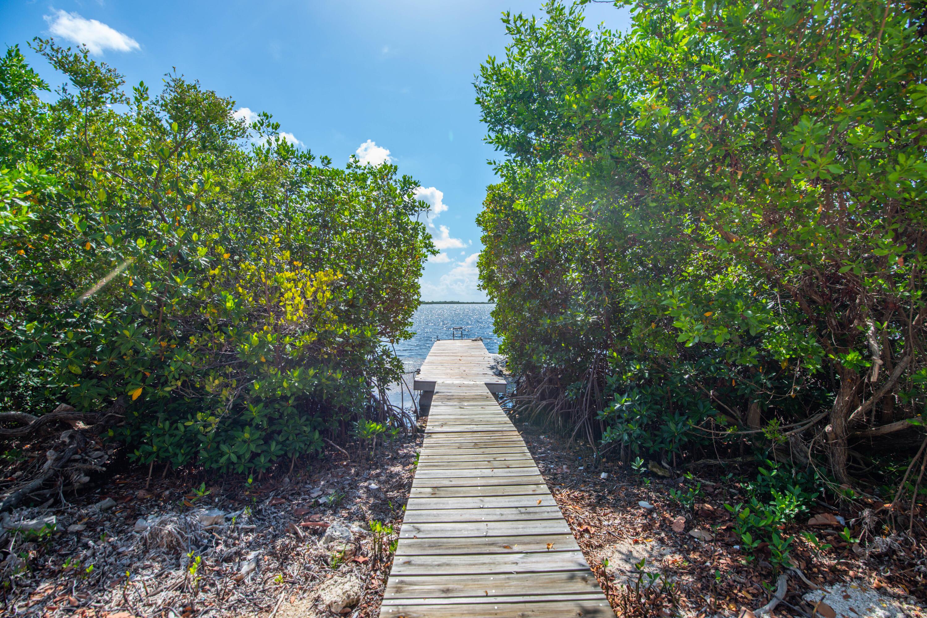 Image 4: 023-681WestIndiesDrive-SummerlandKey-FL-