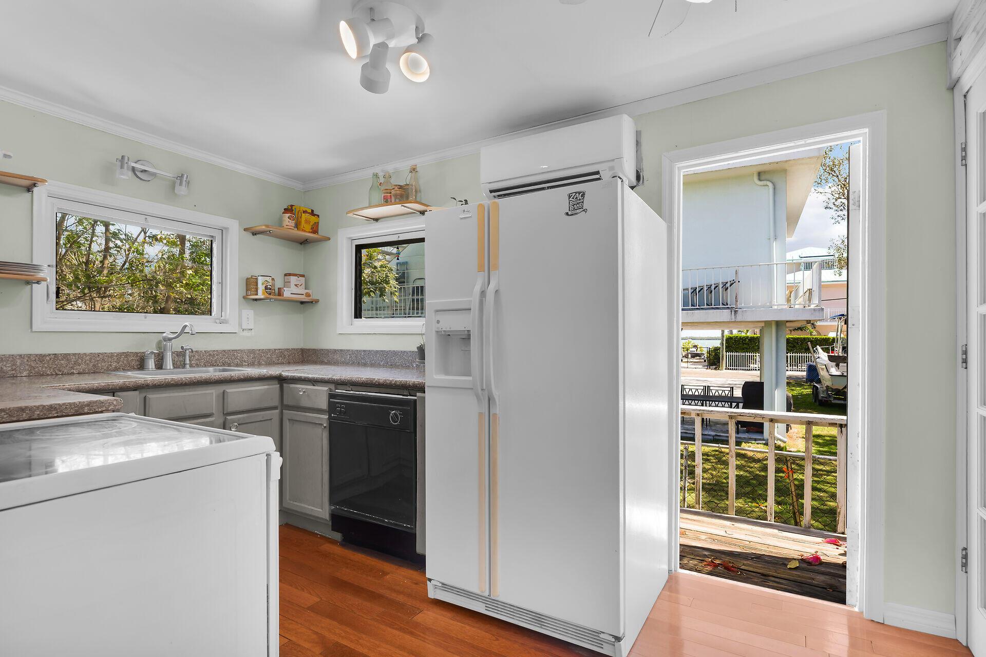 Image 3: 107 Tavern Dr