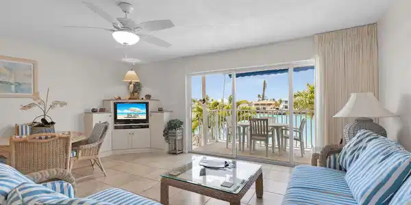 Image 3: Living Room