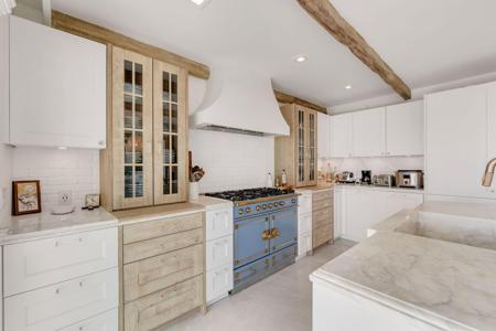 210 W Seaview Circle