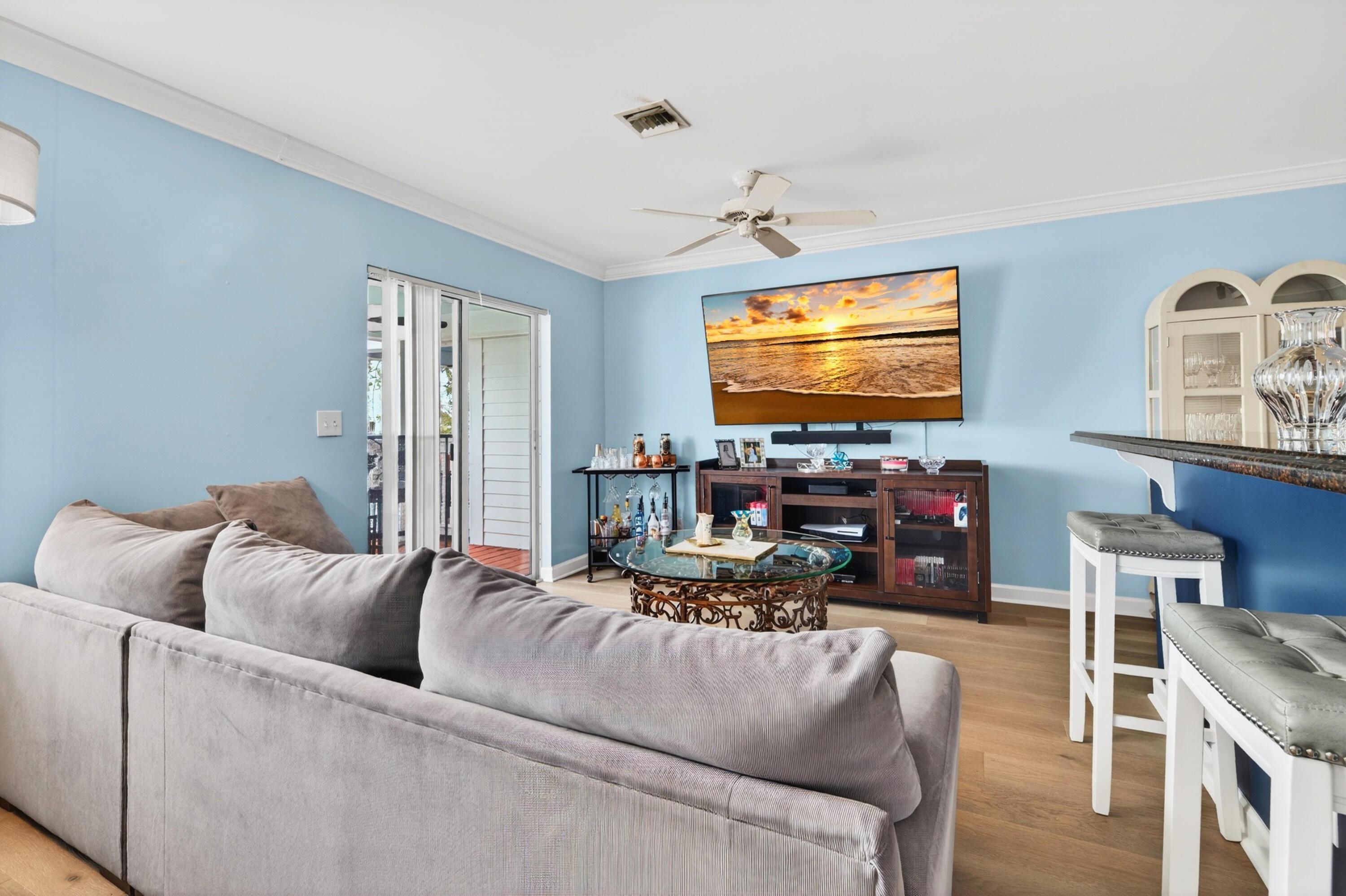 Image 3: Living Room