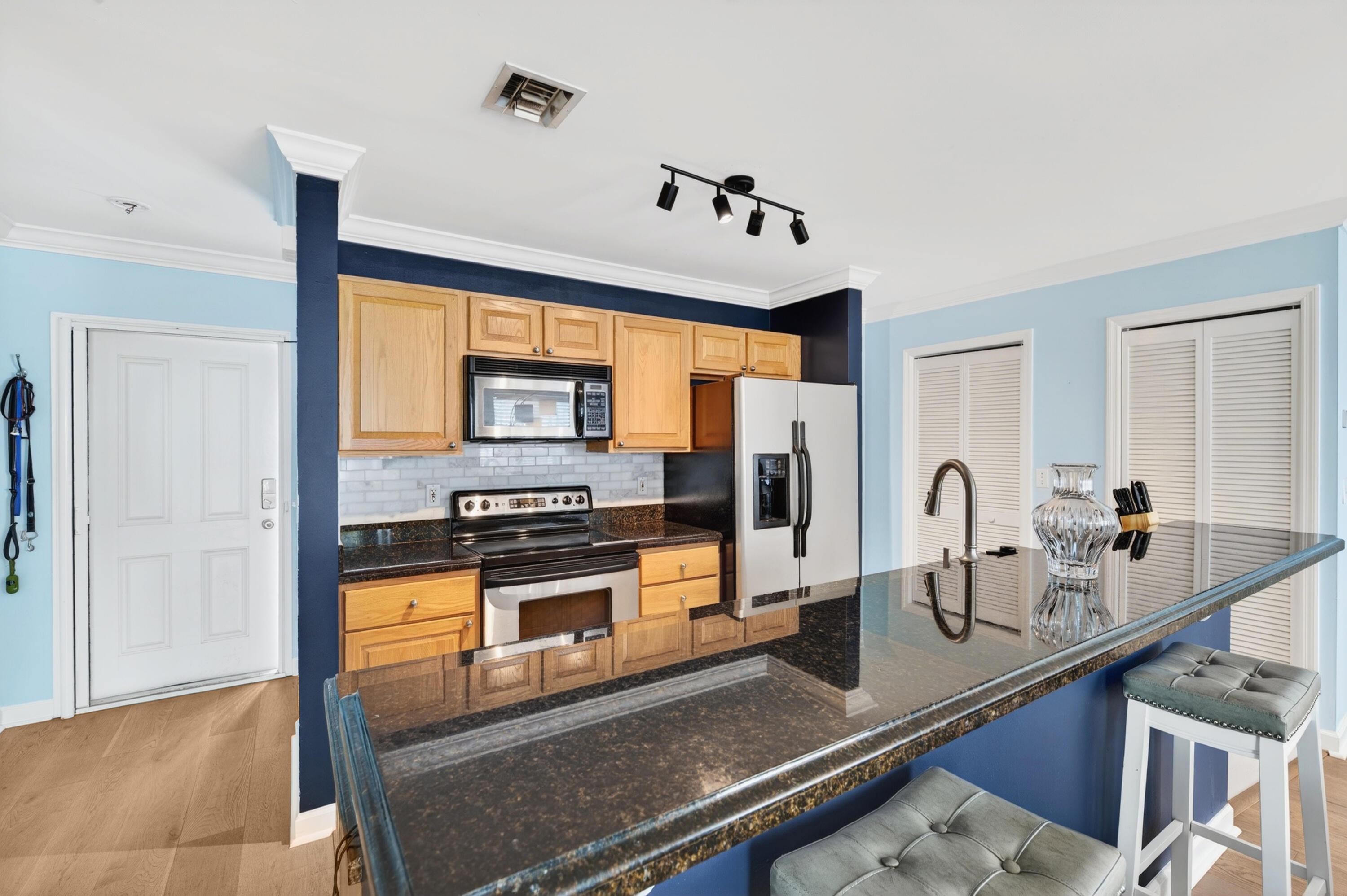 Image 4: Kitchen