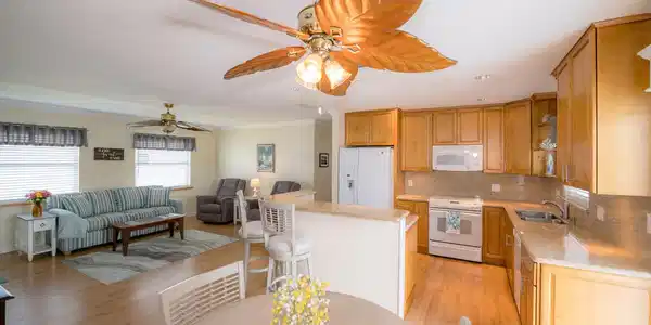 Image 4: Living Area