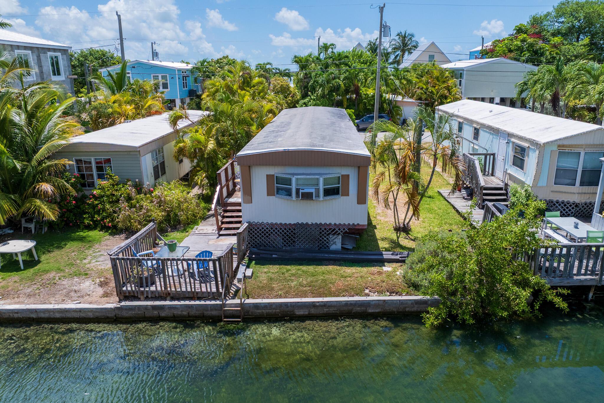 Image 4: Back yard with deck to fish from