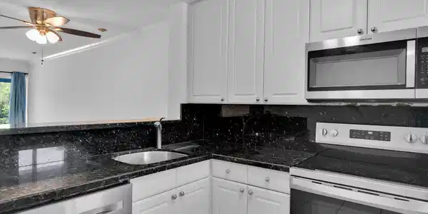 Image 3: Spacious kitchen