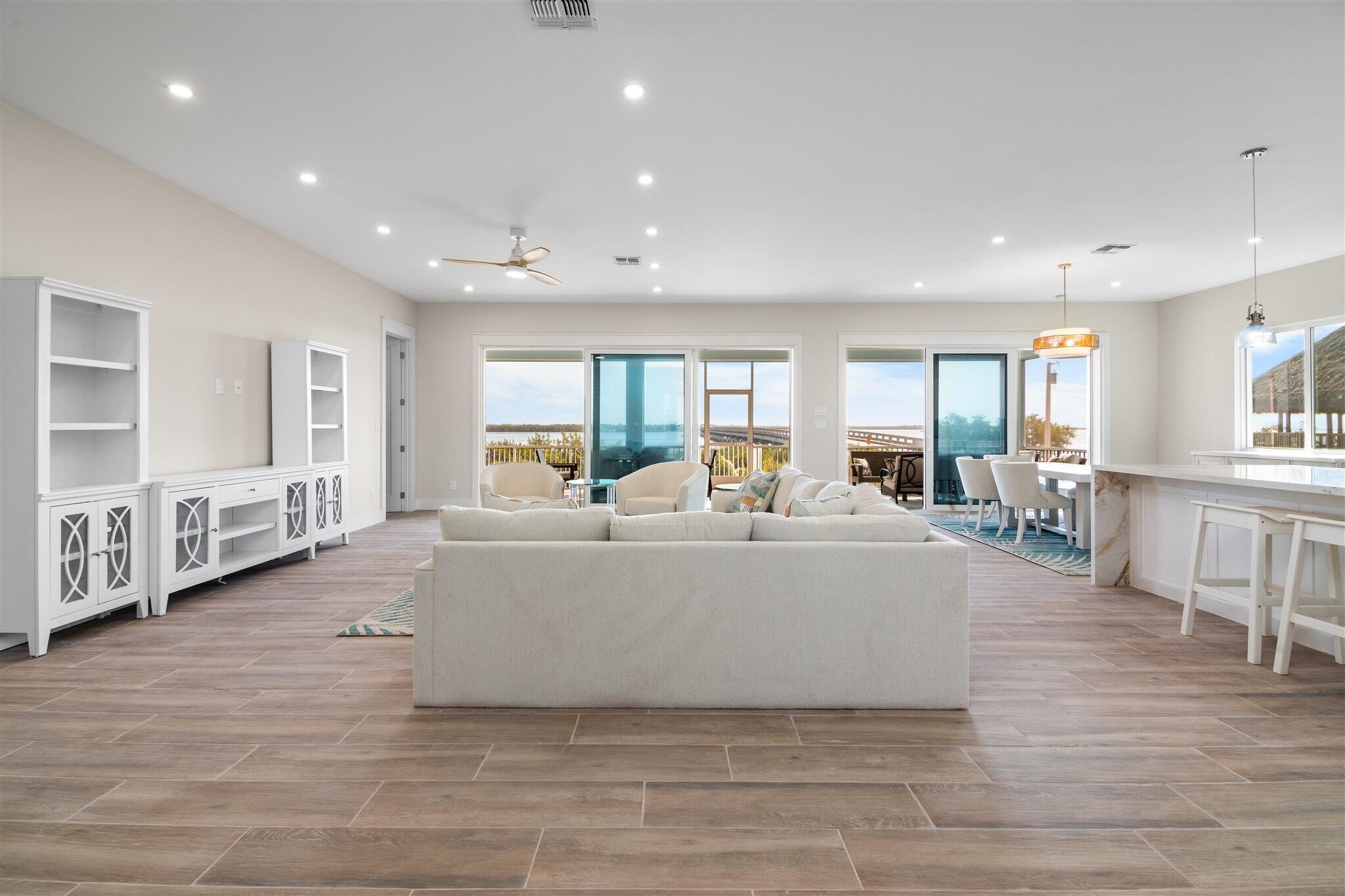 Image 4: Open Floor Plan