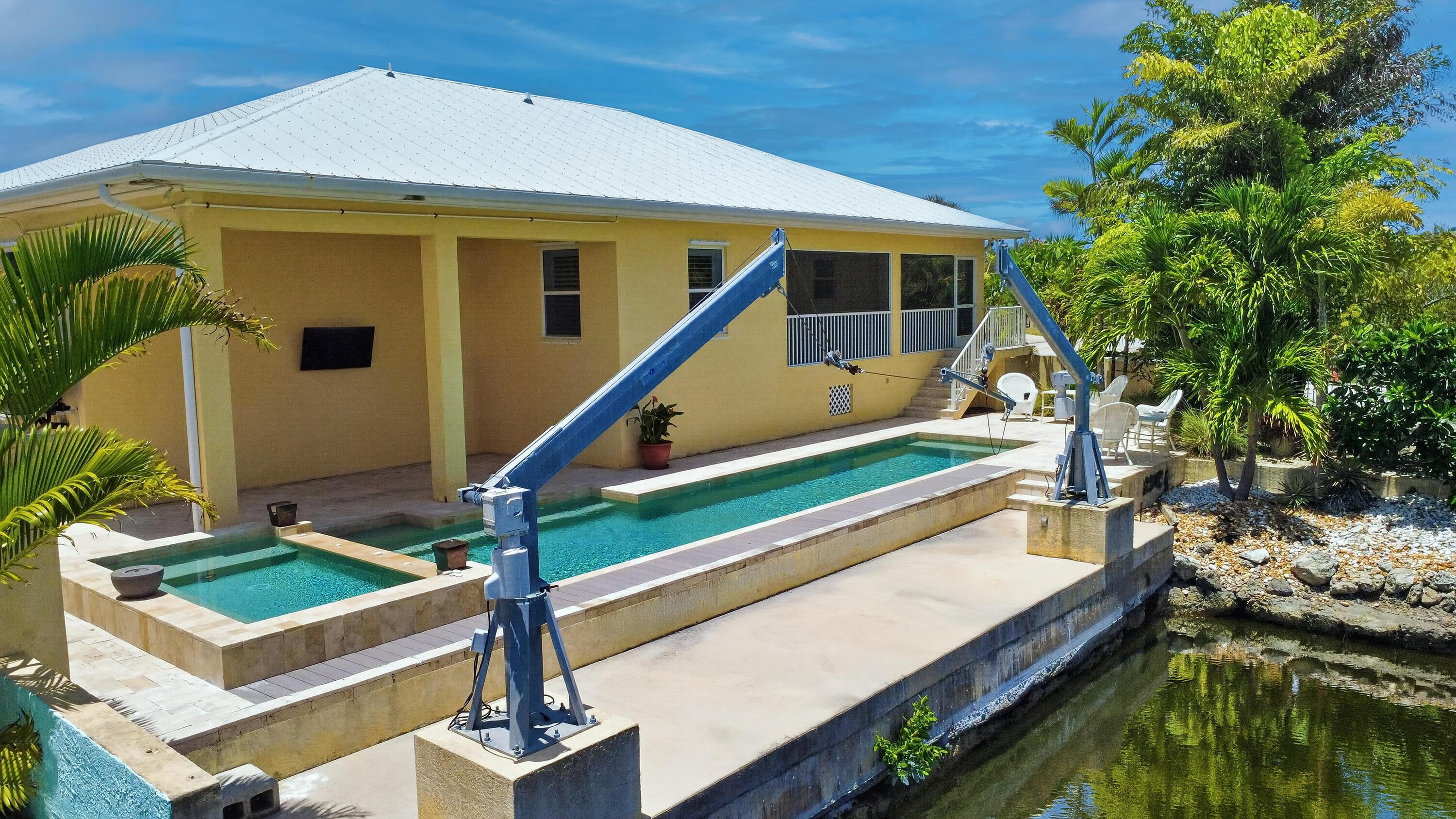 Image 3: Pool + Hot Tub