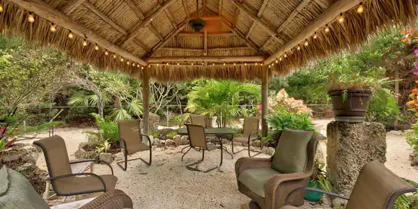 Image 2: Tiki sitting area