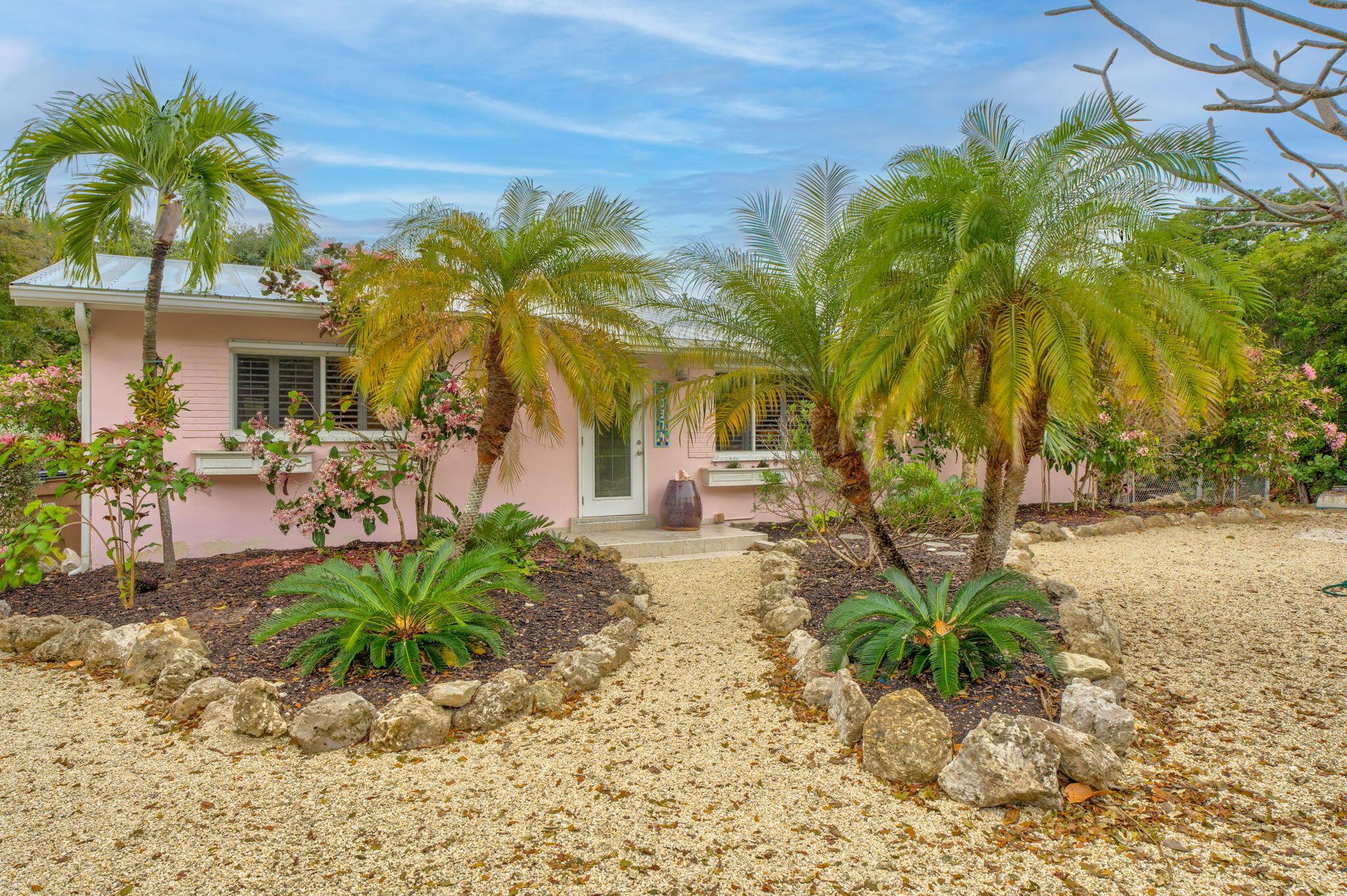 Image 3: Front yard