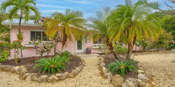 Image 3: Front yard