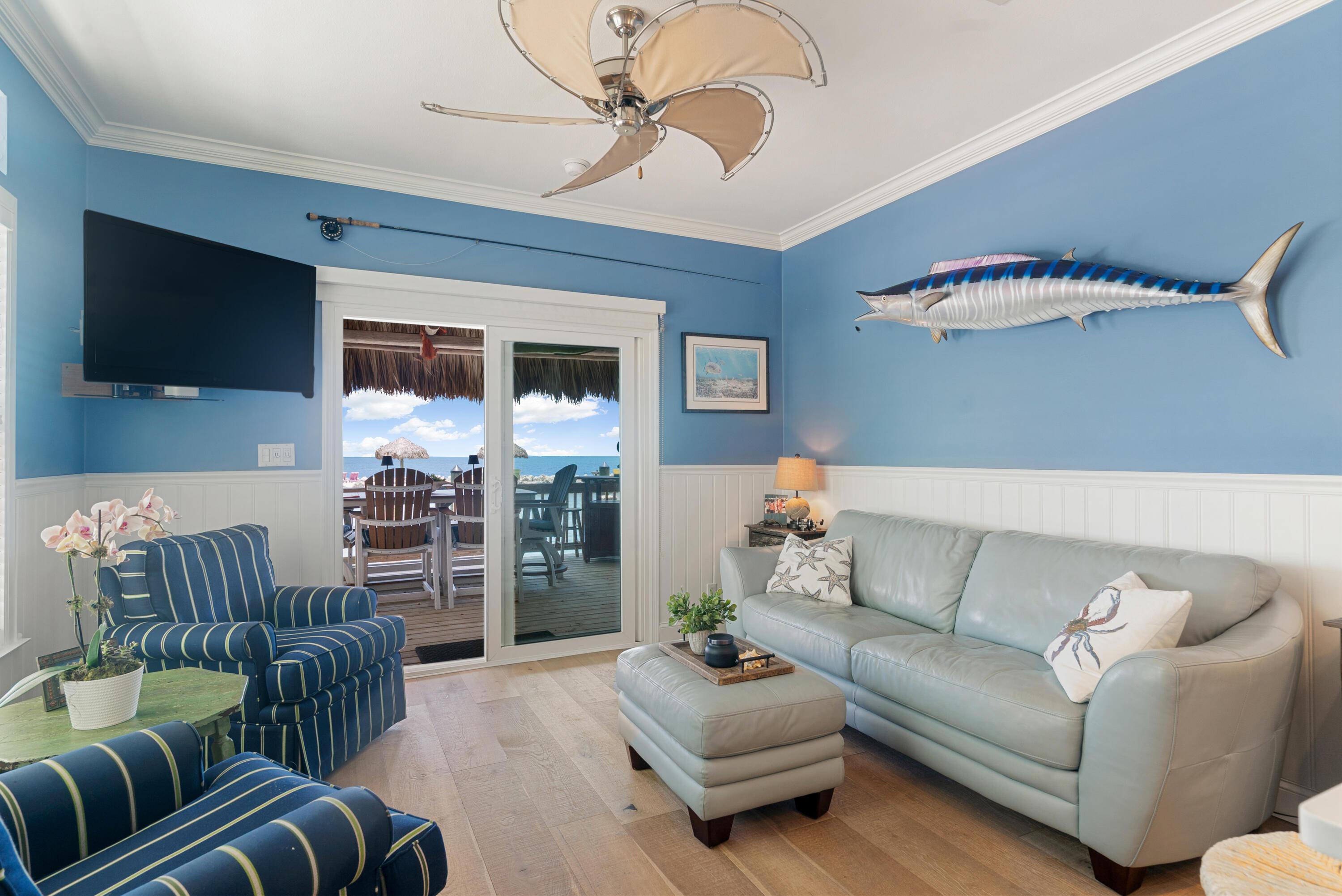 Image 3: Living Room