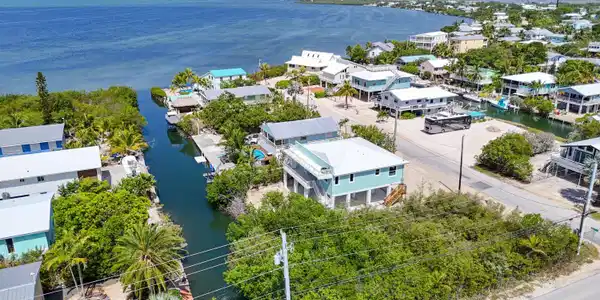Image 2: 052-22970GasparillaLane-CudjoeKey-FL-330