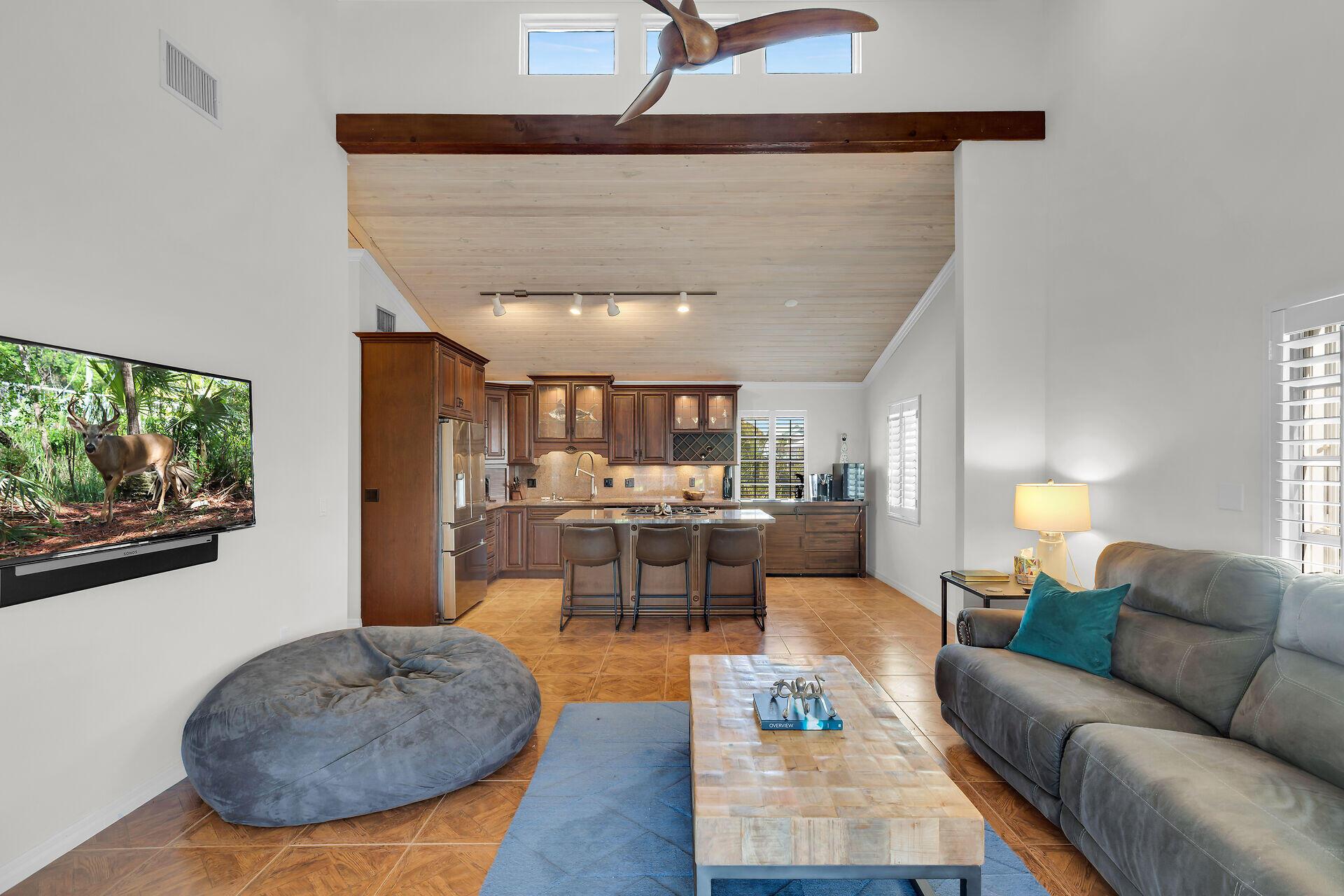 Image 3: Open Floor Plan