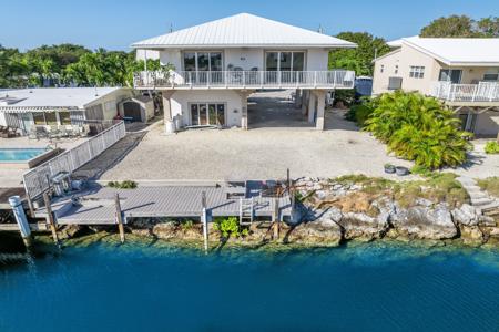 2944 Dolphin Drive