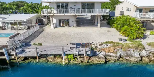 2944 Dolphin Drive