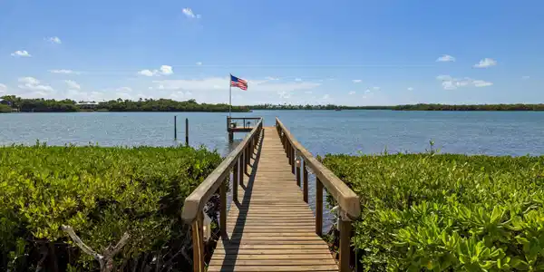 Image 3: Short pier dock