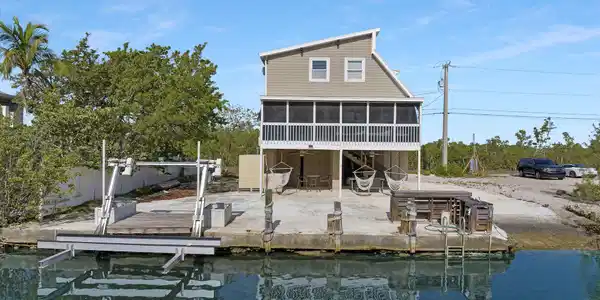 813 Hawksbill Lane
