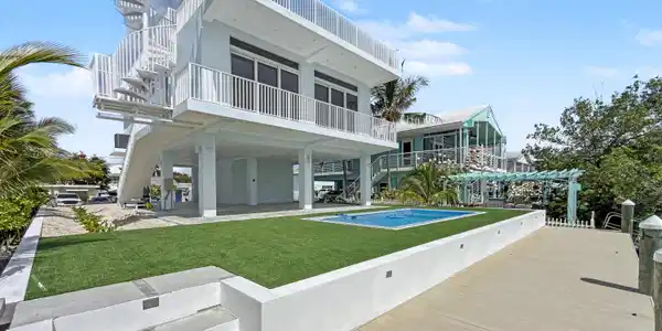 Image 4: Backyard