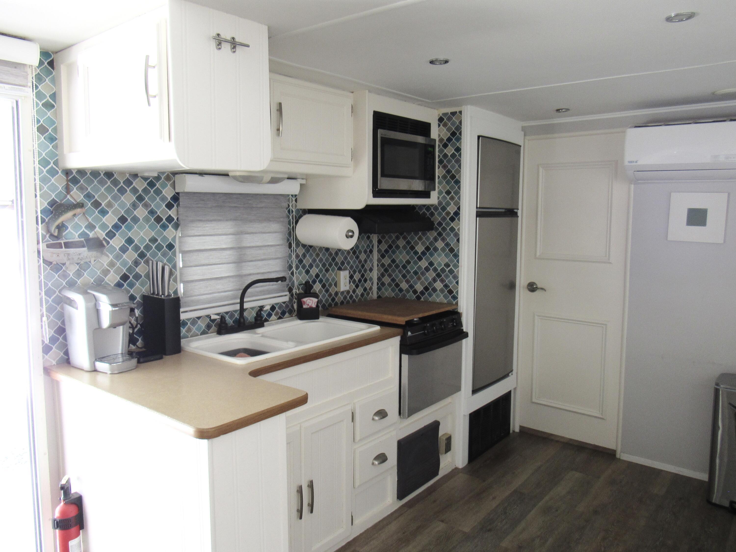 Image 3: 325 Calusa St 15