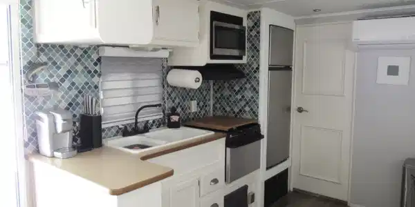 Image 3: 325 Calusa St 15
