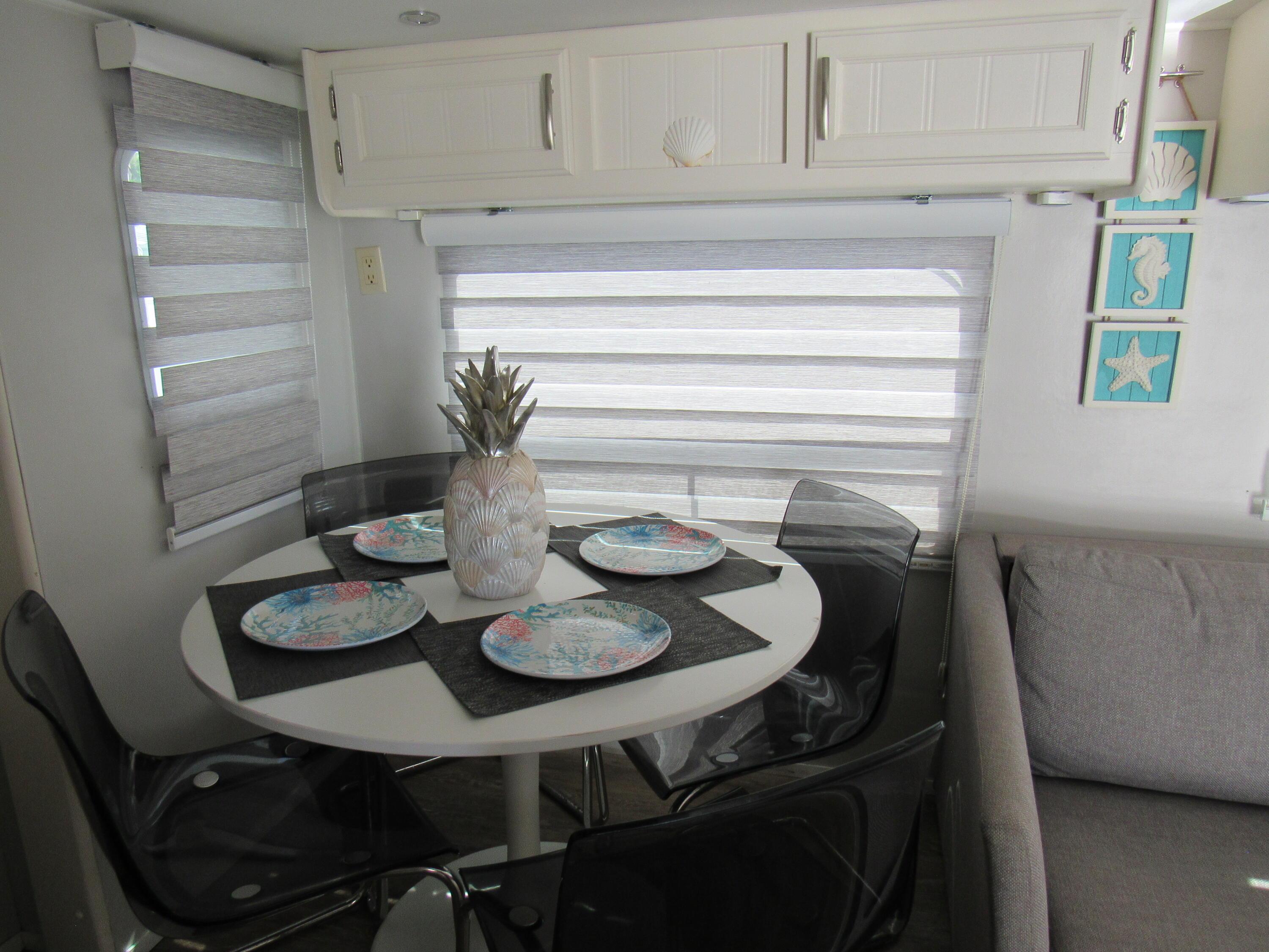 Image 4: Dining