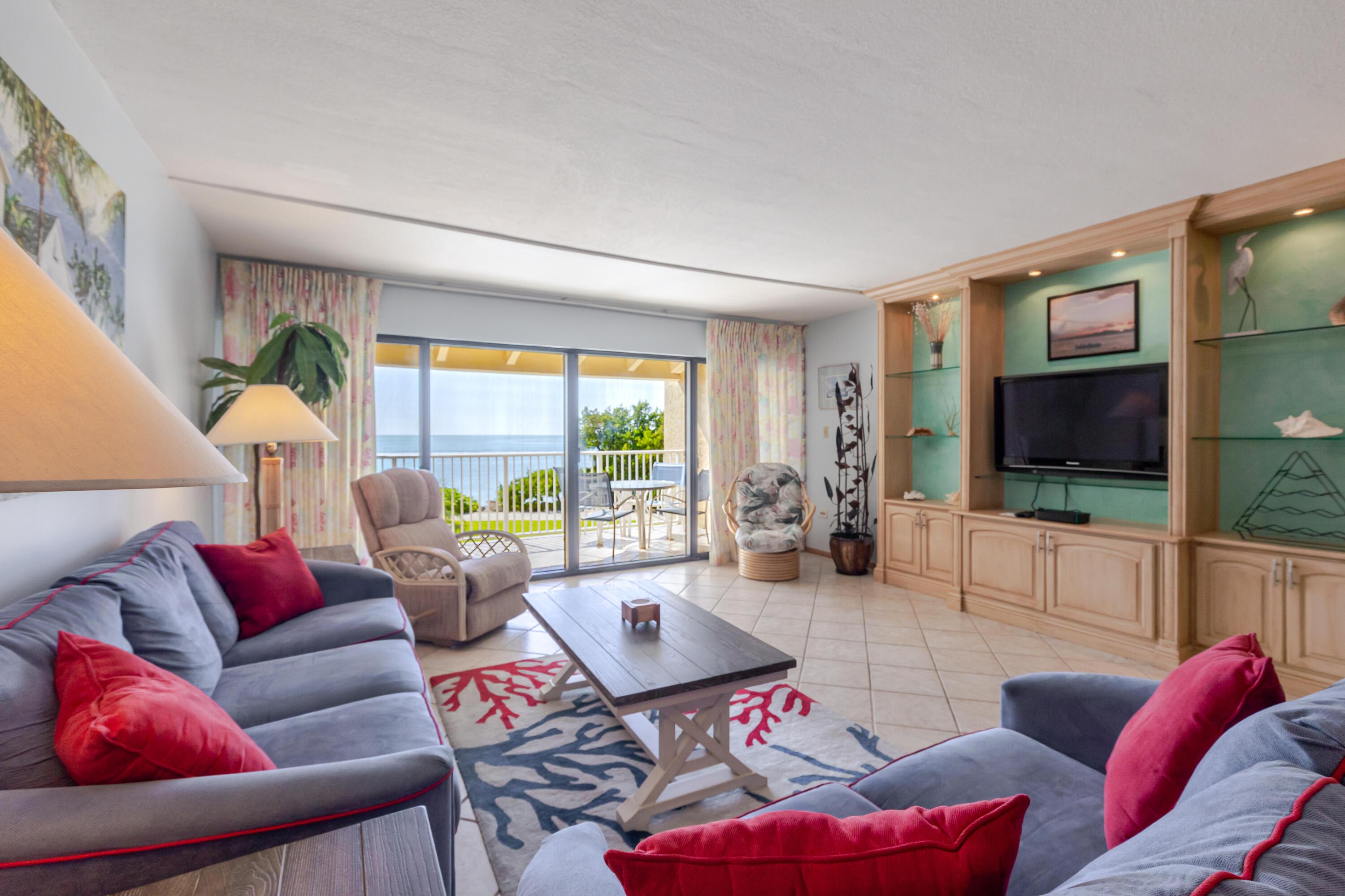 Image 2: Living Room To Oceanfront Balcony