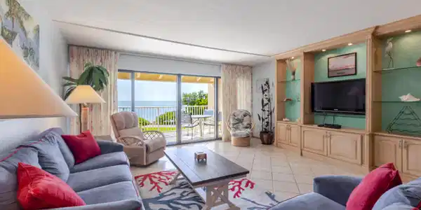 Image 2: Living Room To Oceanfront Balcony