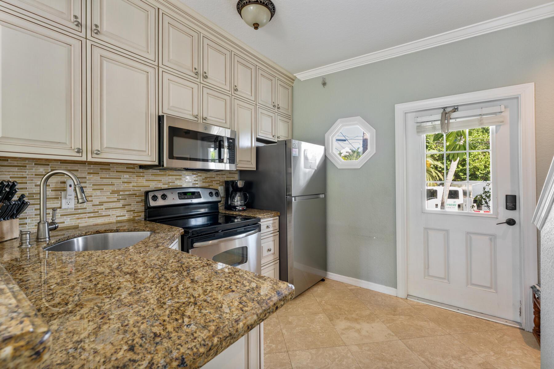 Image 2: Kitchen