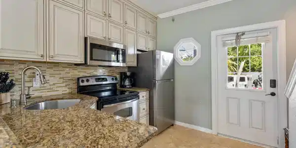 Image 2: Kitchen