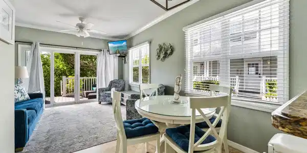 Image 3: Dining & Living area
