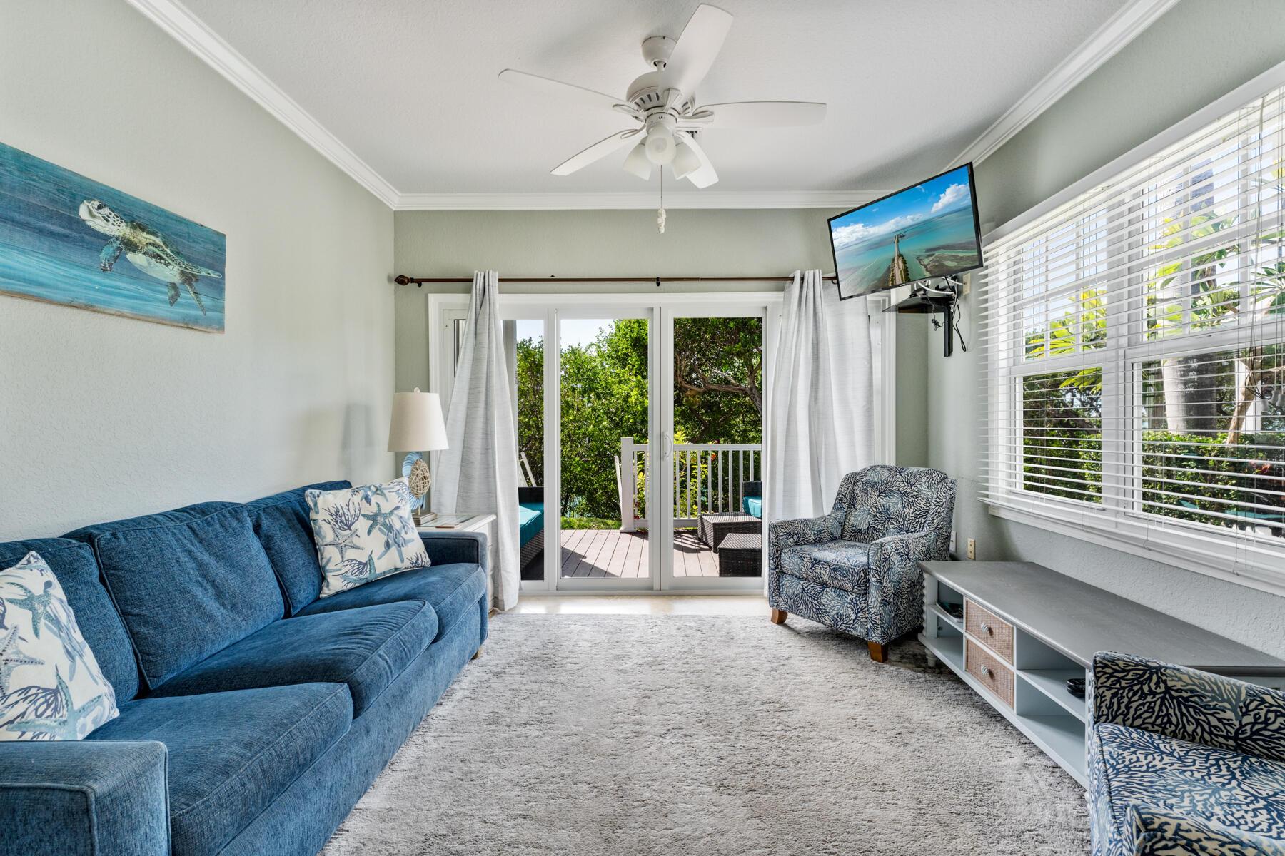 Image 4: Living Area