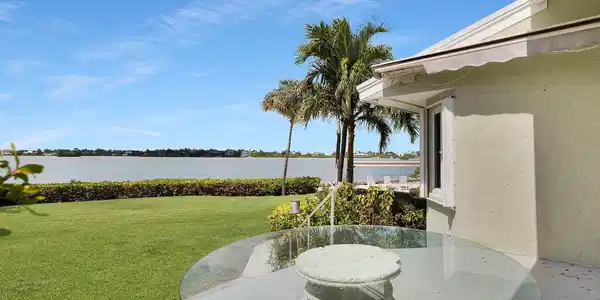 Image 4: 28 Jade porch view 2
