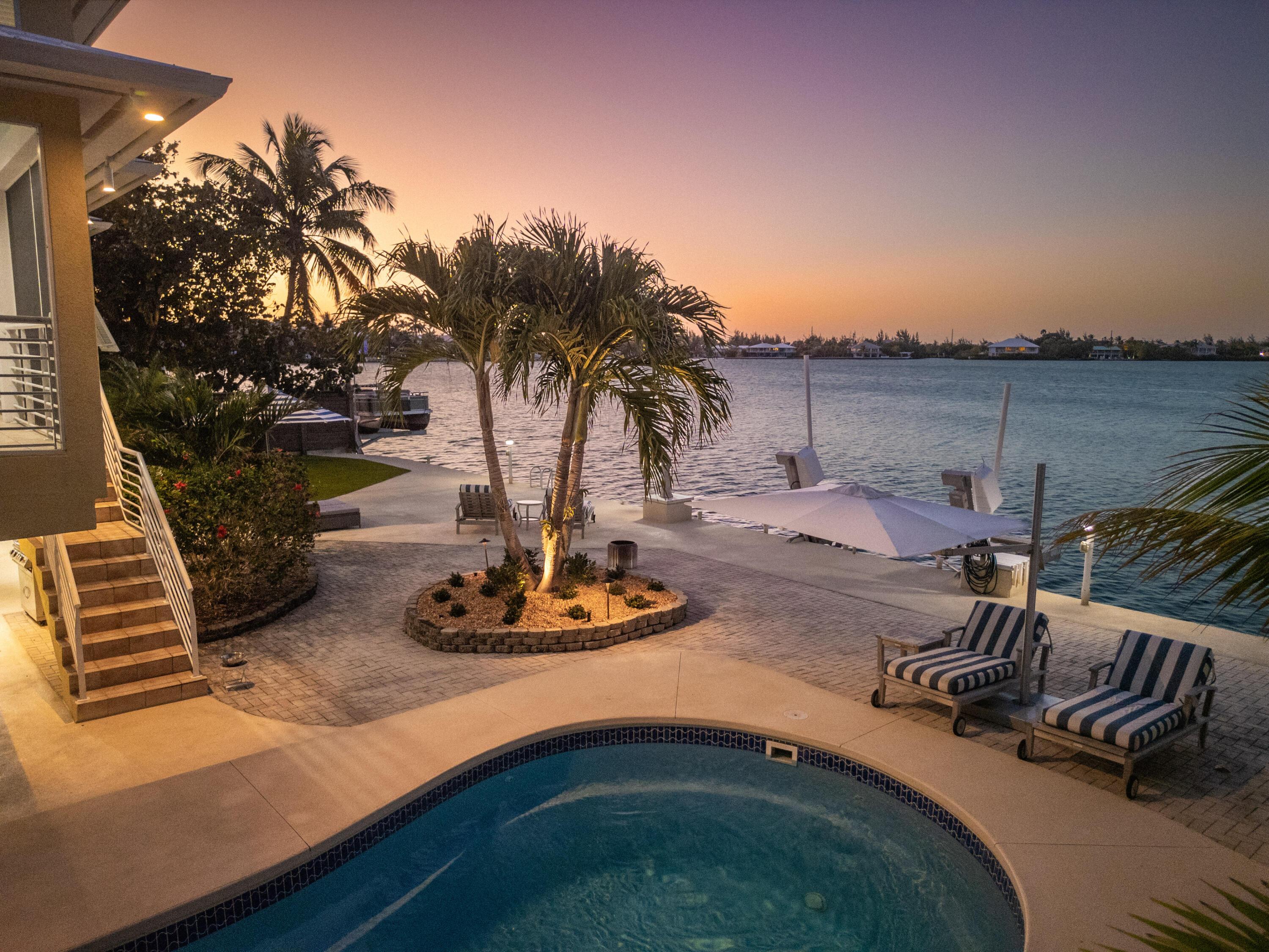 Image 3: Pool