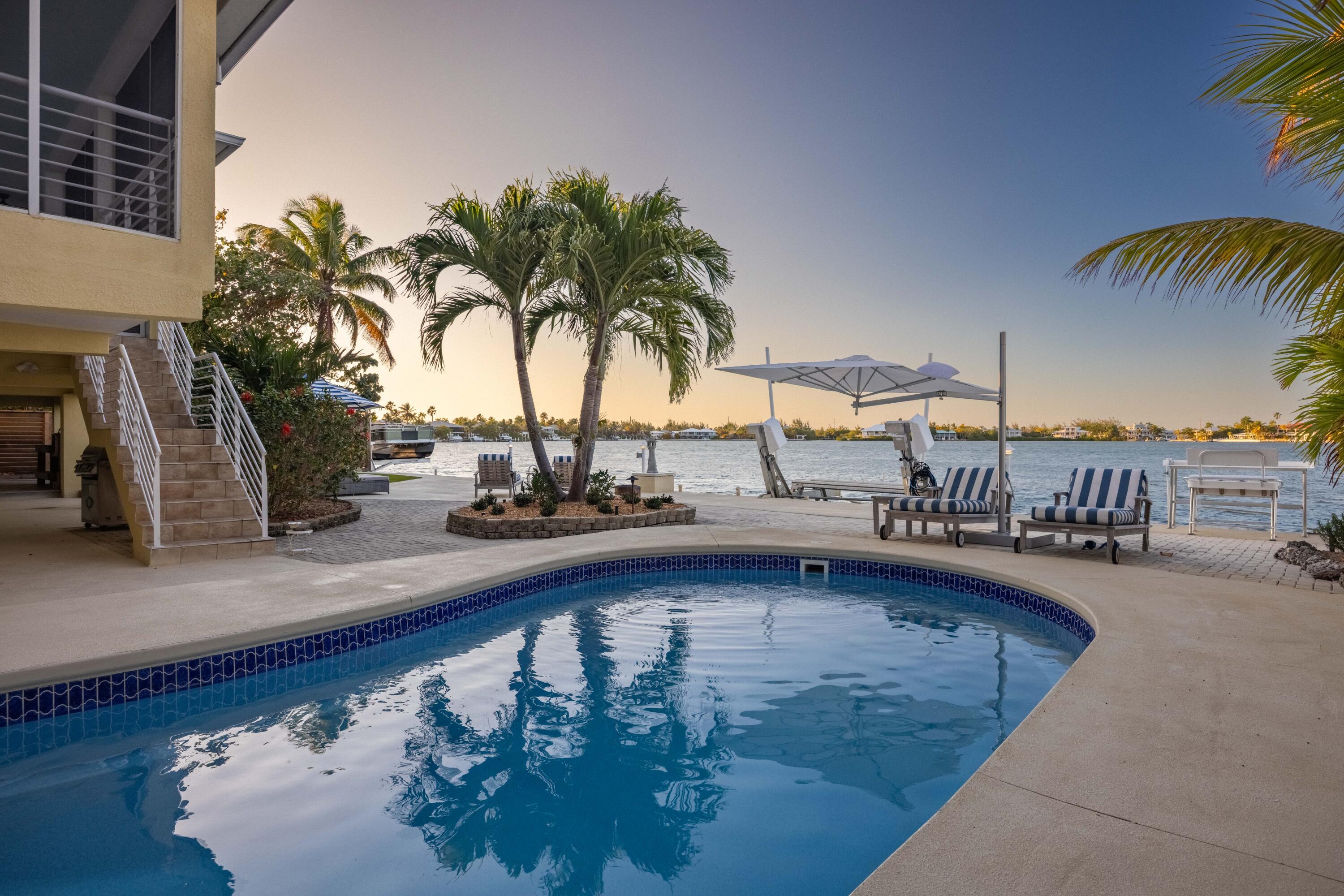 Image 4: Pool