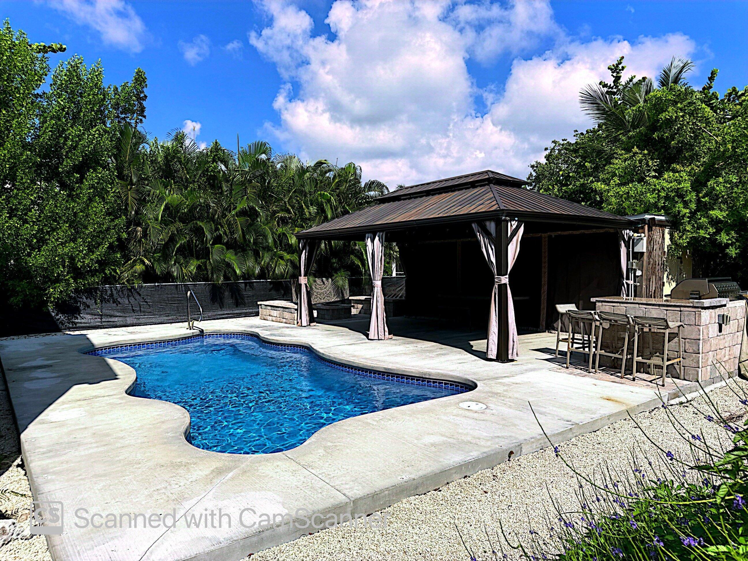 Image 3: SPARKLING POOL AND PARTY GAZEBO