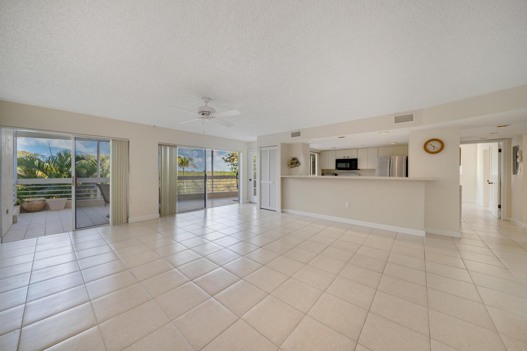 Image 3: Living Area