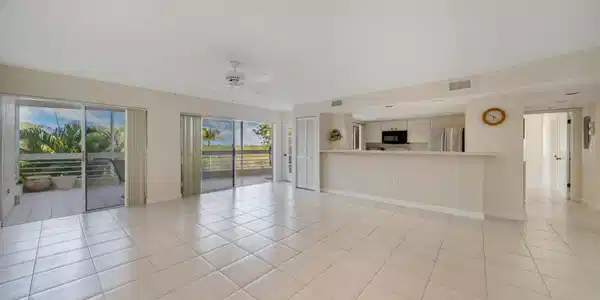 Image 3: Living Area