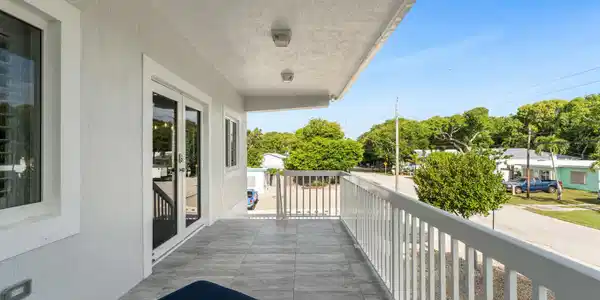 Image 3: Covered Balcony