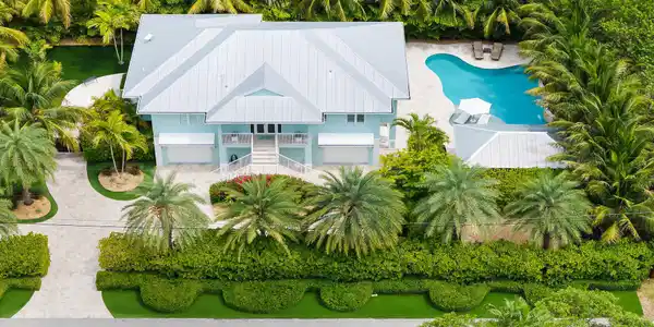 122 S Bahama Drive